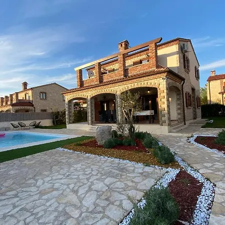 Rustic With Private Pool Villa *