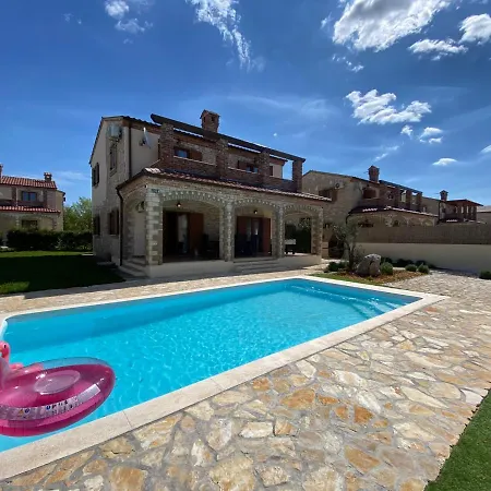 Villa Rustic With Private Pool Cabrunici