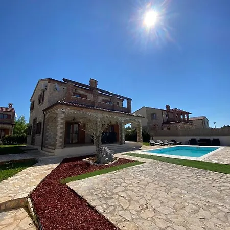 Rustic With Private Pool Cabrunici