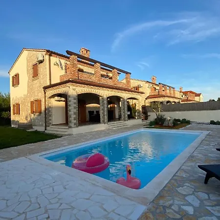 Rustic With Private Pool Villa Čabrunići