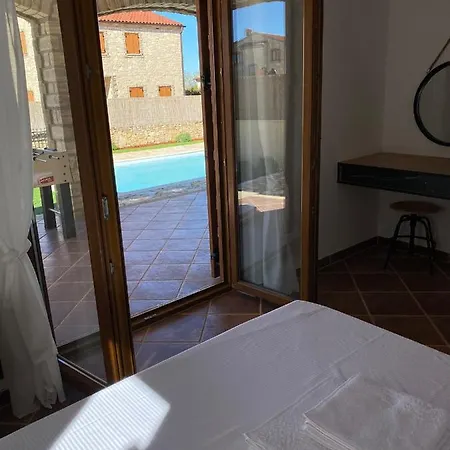 Rustic With Private Pool * Cabrunici