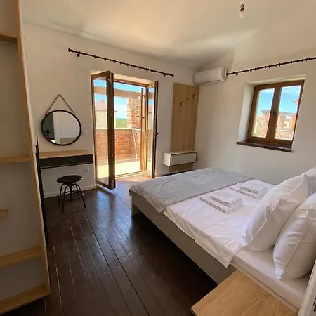 Villa Rustic With Private Pool Cabrunici