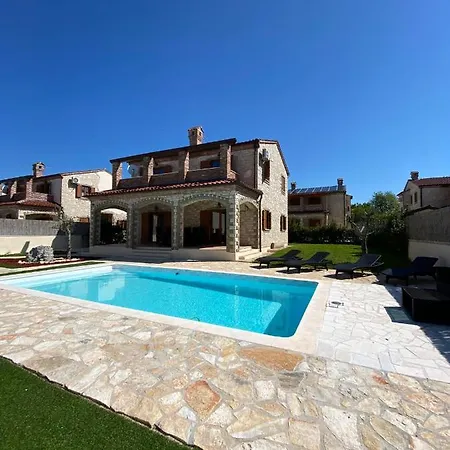 Rustic With Private Pool * Cabrunici