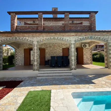Rustic With Private Pool Cabrunici