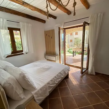 Rustic With Private Pool * Cabrunici