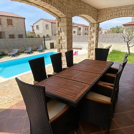 Rustic With Private Pool Cabrunici